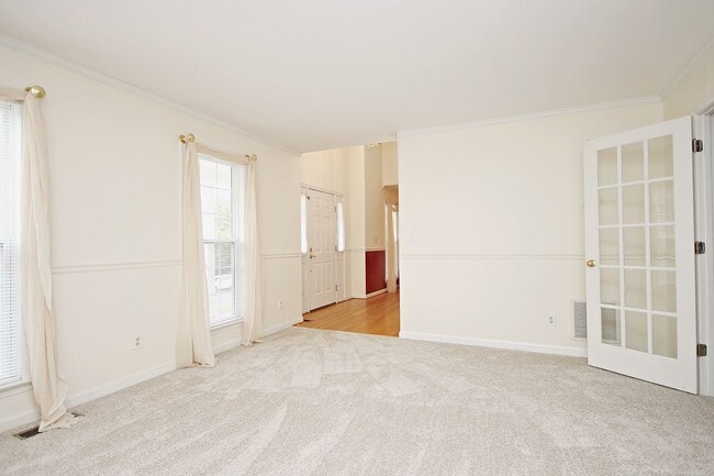 Building Photo - Pet-Friendly Raintree Home With Fenced Yard