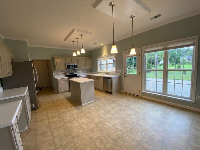 Building Photo - Simpsonville