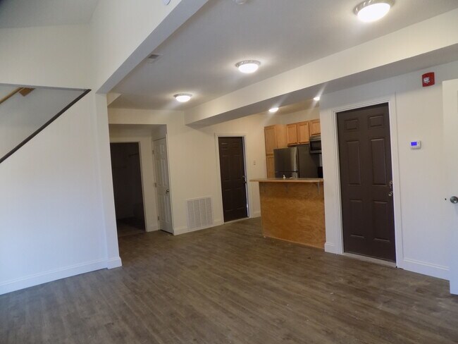 Building Photo - 204 Grant Ave