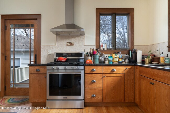 Building Photo - 66 Glenwood Blvd