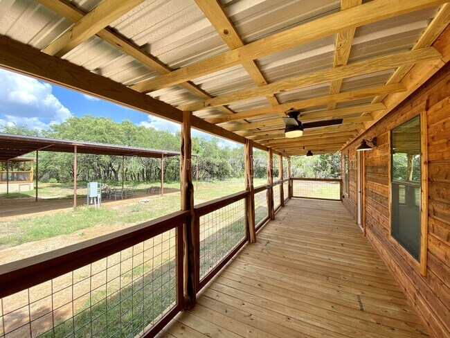 Building Photo - 624 Deer Creek Dr W
