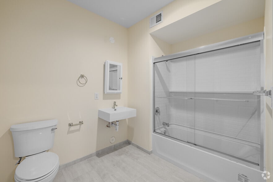 2BR, 2BA - Primary Bathroom - 431-435 Morris Ave