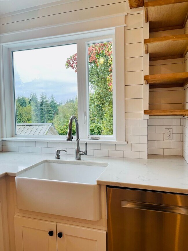 Building Photo - Historic and Peaceful Bainbridge Island Farm