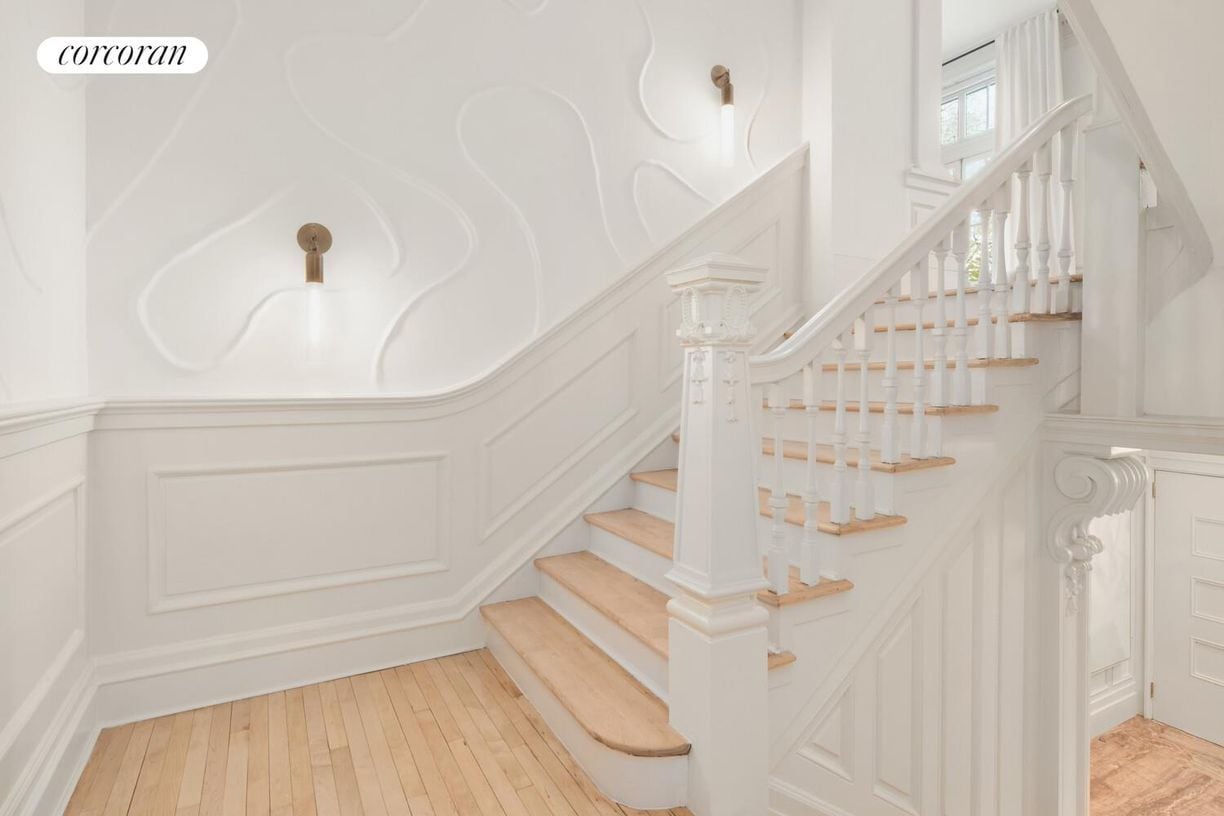 Building Photo - 337 Riverside Dr