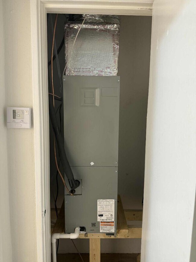 Building Photo - 102 S Redd Street - Unit 102