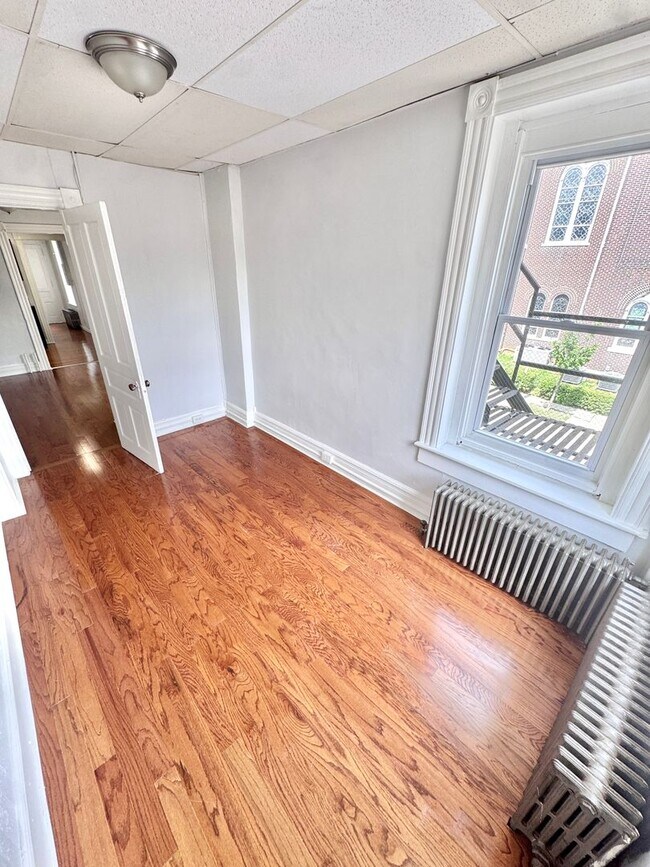 Building Photo - 501 W Allen St