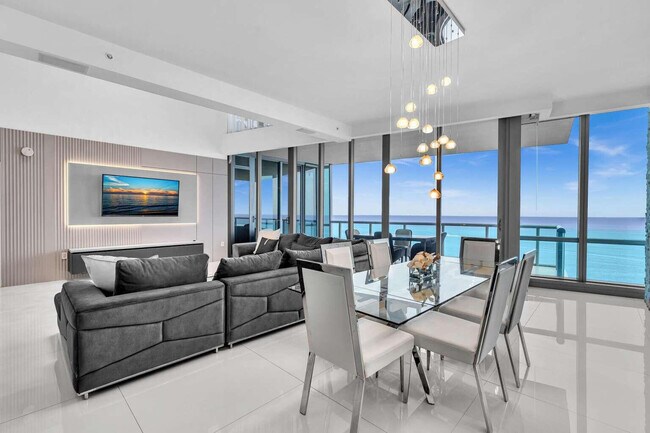 Building Photo - 17121 Collins Ave