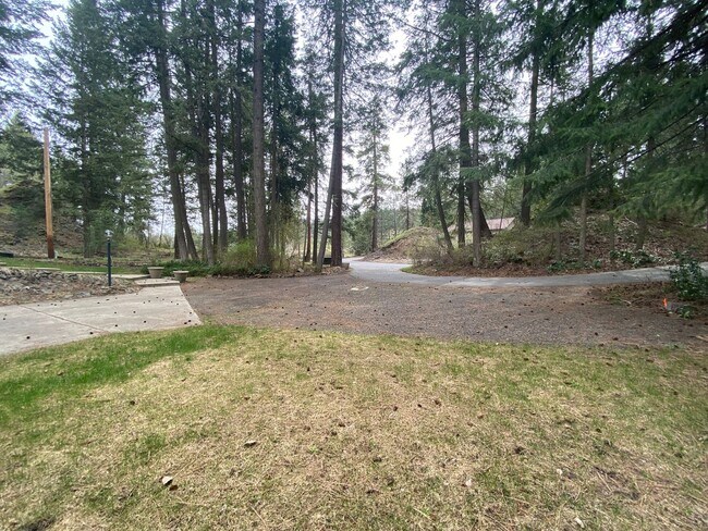 Building Photo - Unique View Property 3 bed, 3 bath located...