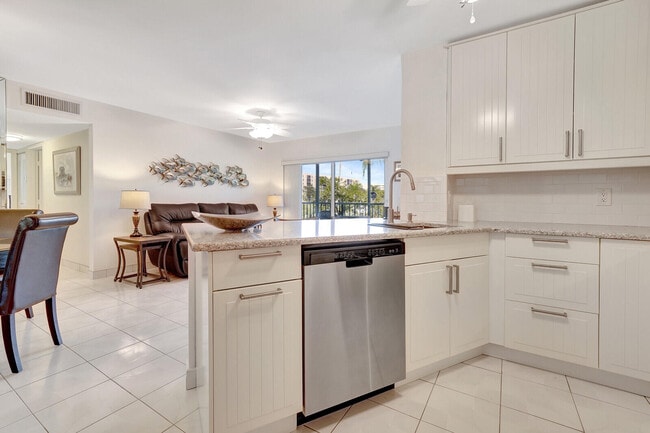 Building Photo - 7547 S Oriole Blvd