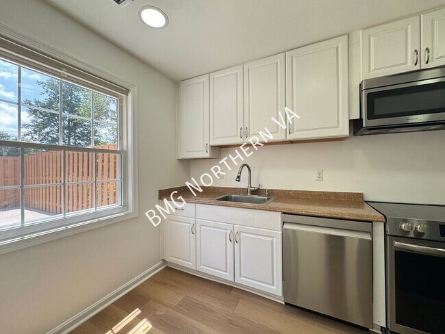 Building Photo - 8763 Bretton Woods Dr