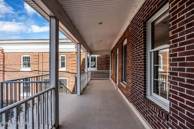 Building Photo - 1115 3rd Ave