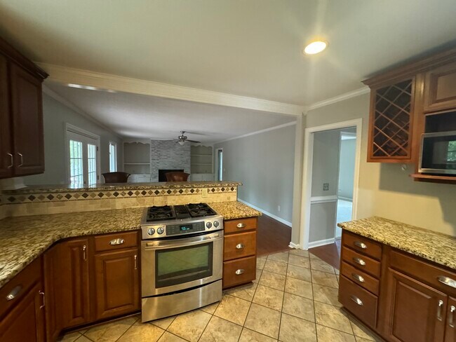 Building Photo - 147 Pine Ridge Dr
