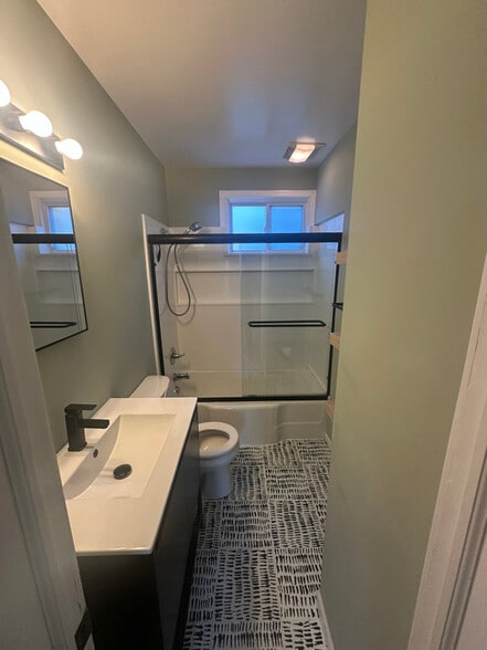 Building Photo - 1336 W Summit Ave