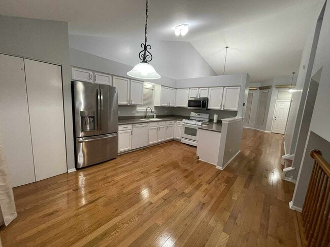 Building Photo - 76 Canterbury Trail