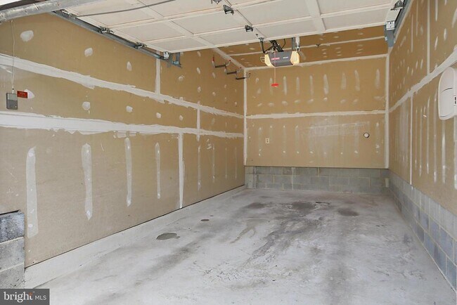 Building Photo - 7005 Birkenhead Pl