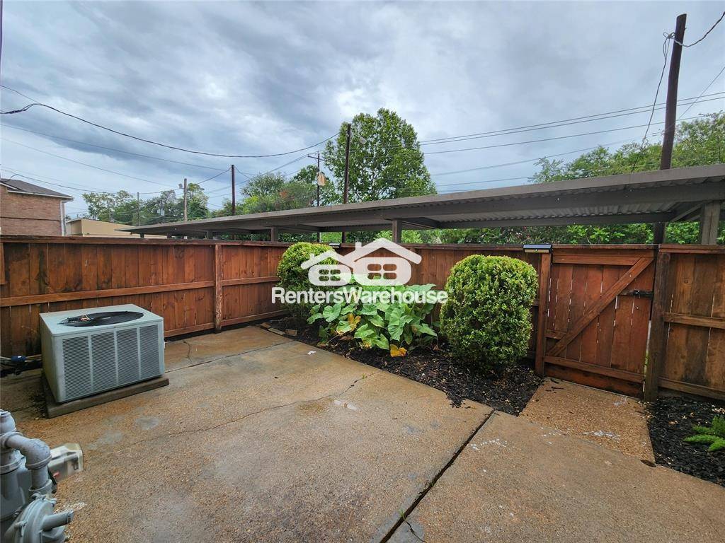 Building Photo - 8848 Kempwood Dr