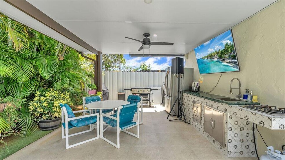 Building Photo - 8425 Southampton Dr