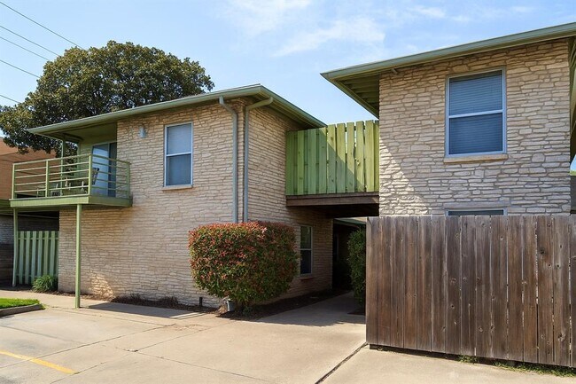 Building Photo - 2703 Swisher St