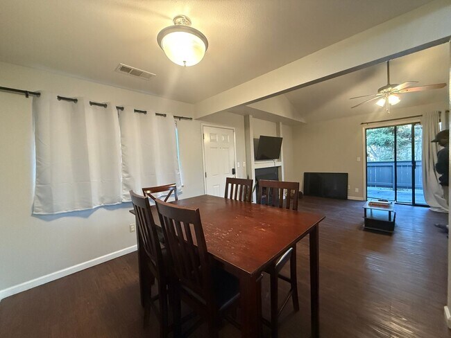 Building Photo - 1190 S Winery Ave