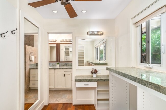 Building Photo - Beautiful Custom Built Home in Wailuku Heights, 2 Bed/3 Bath with Flex Room, Magnificent Ocean/Mo...