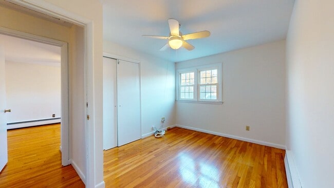 Building Photo - 3 Bedroom Split Level in Woodbridge