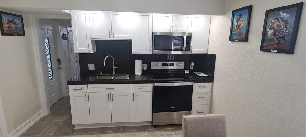 Private New Kitchen - 2415 Berkshire Ct