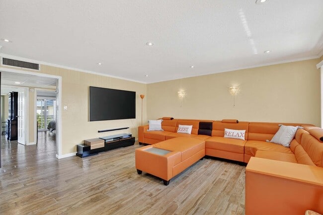 Building Photo - 620 Brittany N