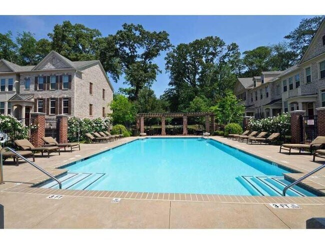 Building Photo - 3635 E Paces Cir