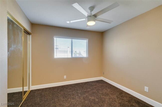 Building Photo - 3966 Green Leaf Dr