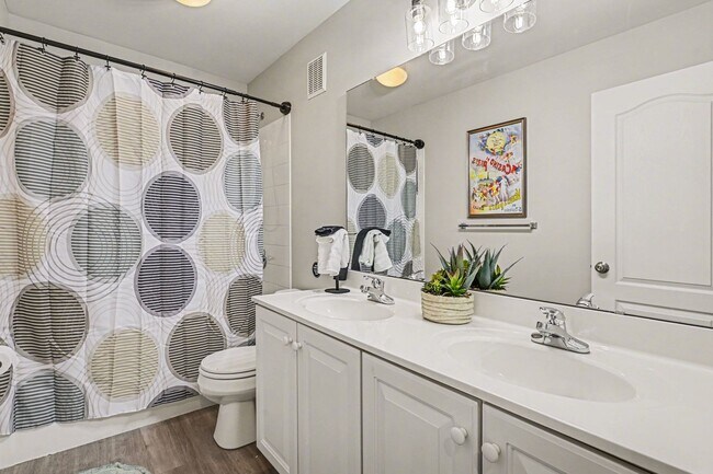 Building Photo - Freshly Renovated 4 Bedroom Home In Centerville OH