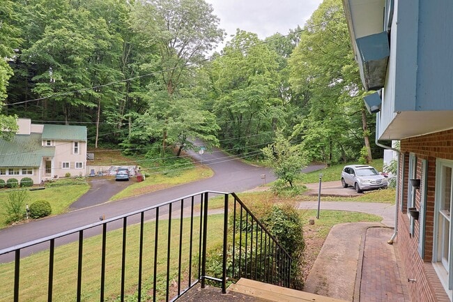 Building Photo - nice renovated 4 Bed 3 Bath