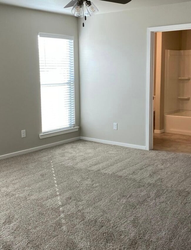Building Photo - 3105 Urbana Pl