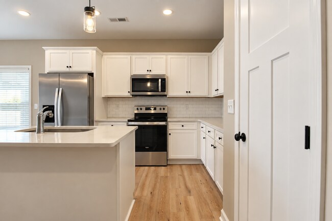 Building Photo - 1407 Brook Hill Drive