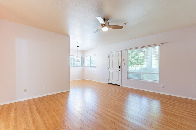 Building Photo - Chandler's Best-Kept Secret: Spacious Cond...