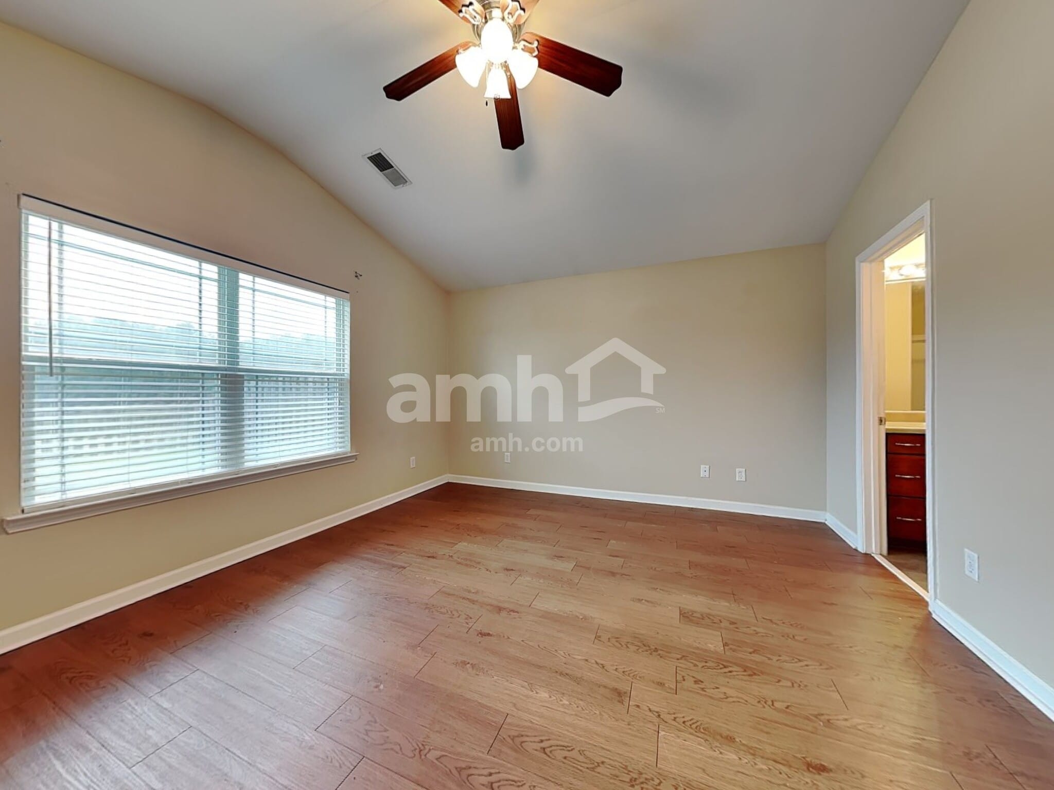 Building Photo - 116 Spring Lakes Dr