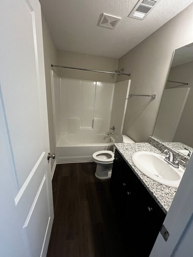 Building Photo - Stunning New Construction in the Heart of Columbus