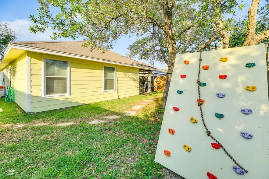 Building Photo - 1509 Oak Harbor Dr