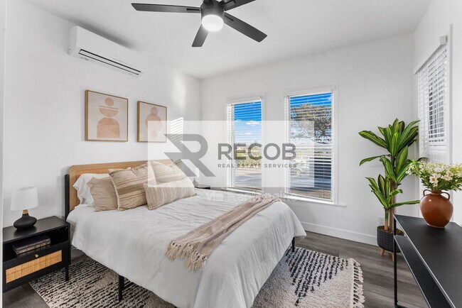 Building Photo - 832 Desty St