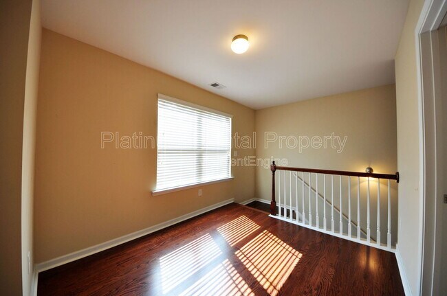 Building Photo - 1464 Wilford Dr NE