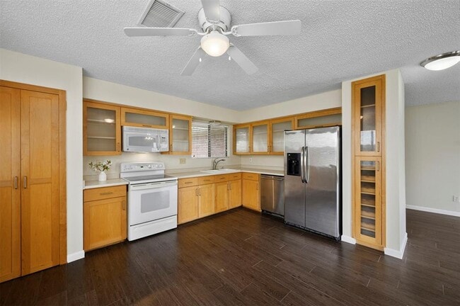 Building Photo - 3807 Cedar Valley Dr