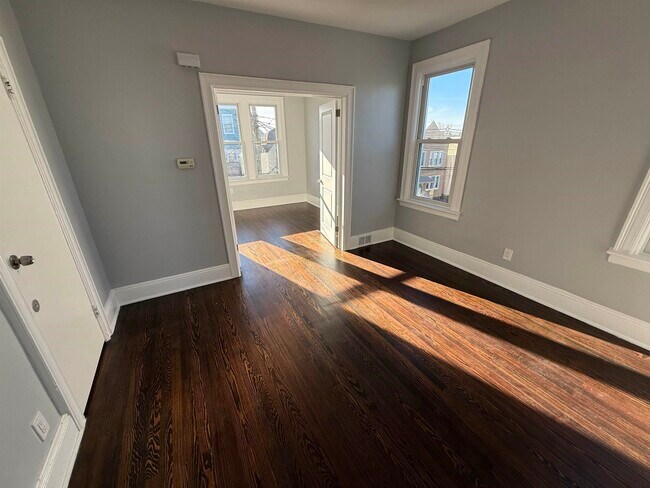 Building Photo - 308 Pearsall Ave