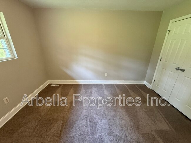 Building Photo - 133 Walker St