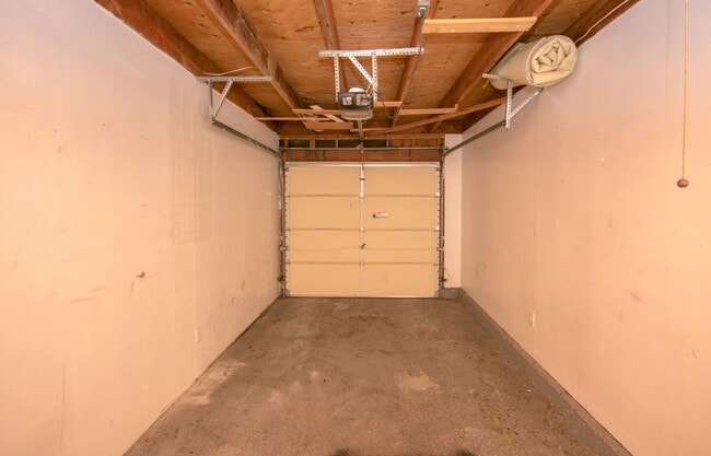 Building Photo - 637 Beverly Pl