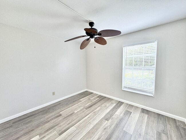 Building Photo - ** BRADSTROM VILLAGE ** 3 BED / 2 BATH CON...