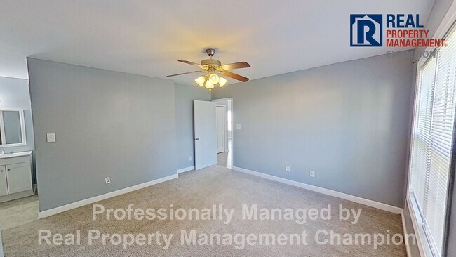 Building Photo - Move-In Ready 4 BD/2.5 BA Near Camp Lejeune w/Fenced Yard and Attached Garage