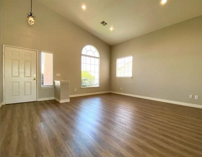 Building Photo - 9317 Mountain Rise Ave