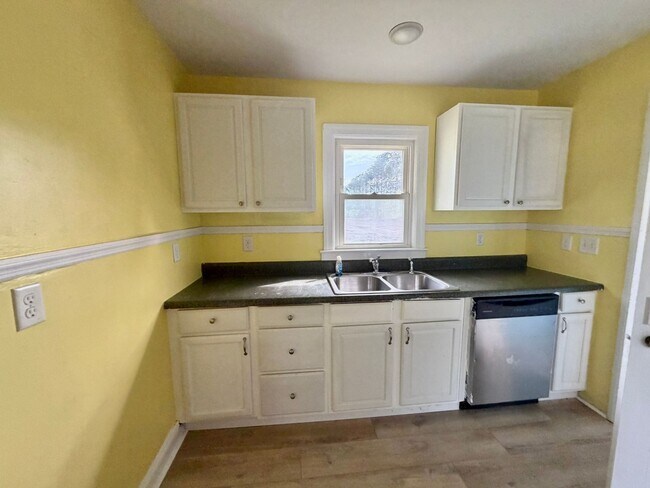 Building Photo - Coming Soon! Masonboro-south Wilmington location charming country home