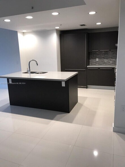 Building Photo - 7661 NW 107th Ave