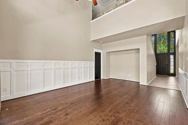 Building Photo - 5526 Walnut Glen Ln