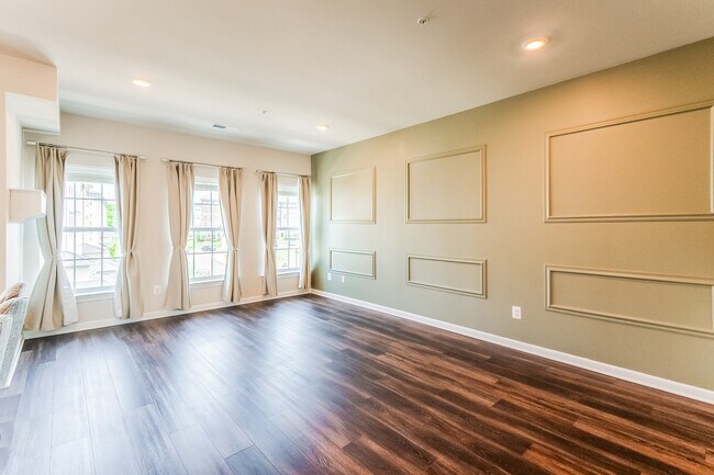 Building Photo - 5650 Lanteen St